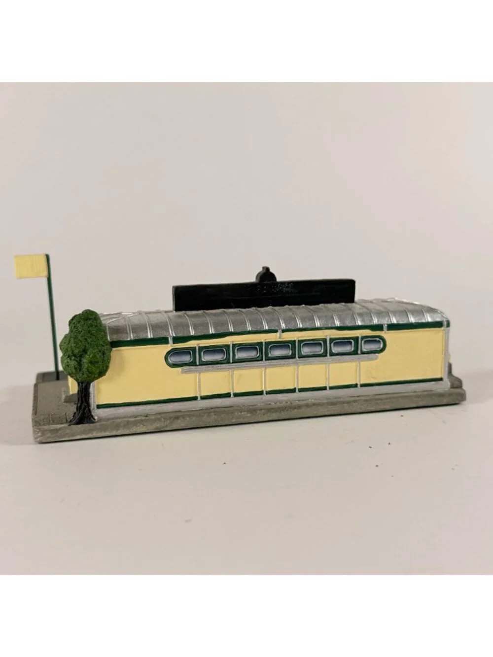 Danbury Mint 1993 Highland Park Diner Model Vintage Collectible